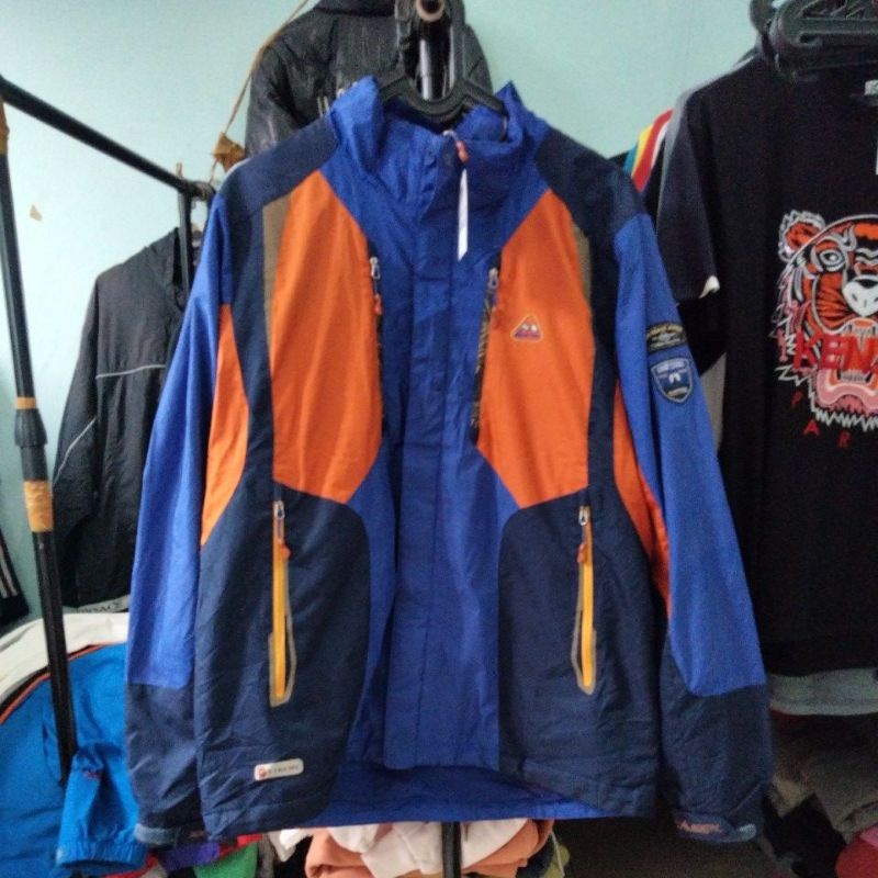 THRIFT JAKET OUTDOOR BRAND MONTPIC PRELOVED