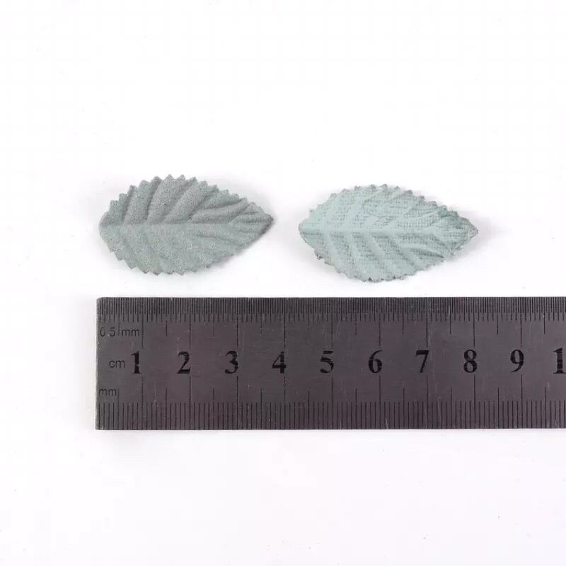 daun suede kecil (10pcs) size 2 x 3,5 cm