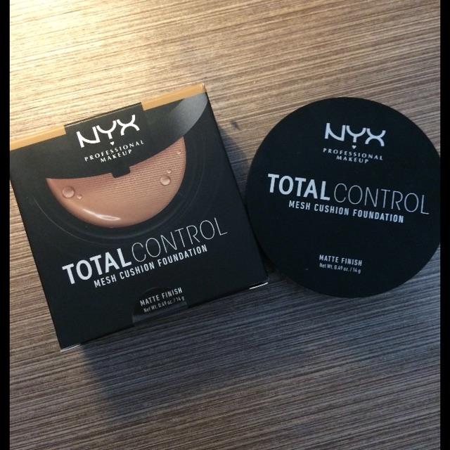 NYX Total Control Mesh Chushion Foundation - Shade Classic Chestnut
