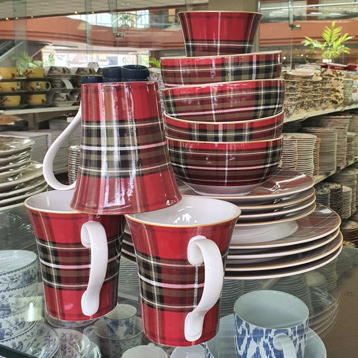 SET PERALATAN MAKAN PLAID MERAH DINNER SET HIAS