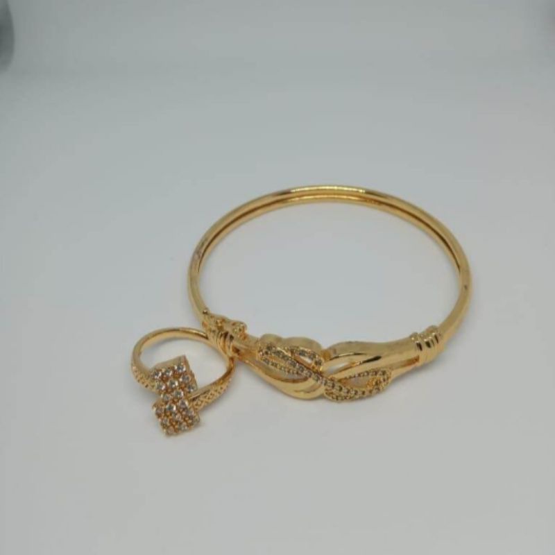 set gelang free cincin 05, gelang titanium asli anti luntur anti karat,gelang perhiasan fashion wanita terbaru, perhiasan mirip mas asli, perhiasan berlapis emas 24 k, gelang wanita import