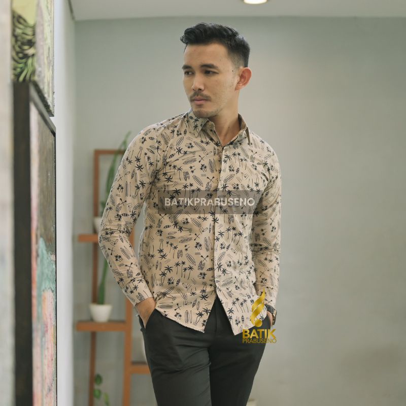 PRABUSENO // Batik Prabuseno - RAKA PARTHA  Kemeja Batik Pria Lengan Panjang Slimfit