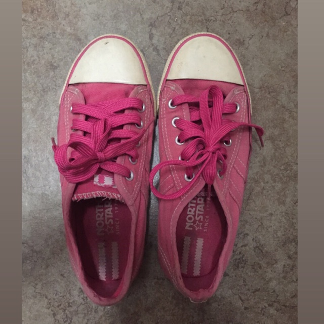 Sepatu north star