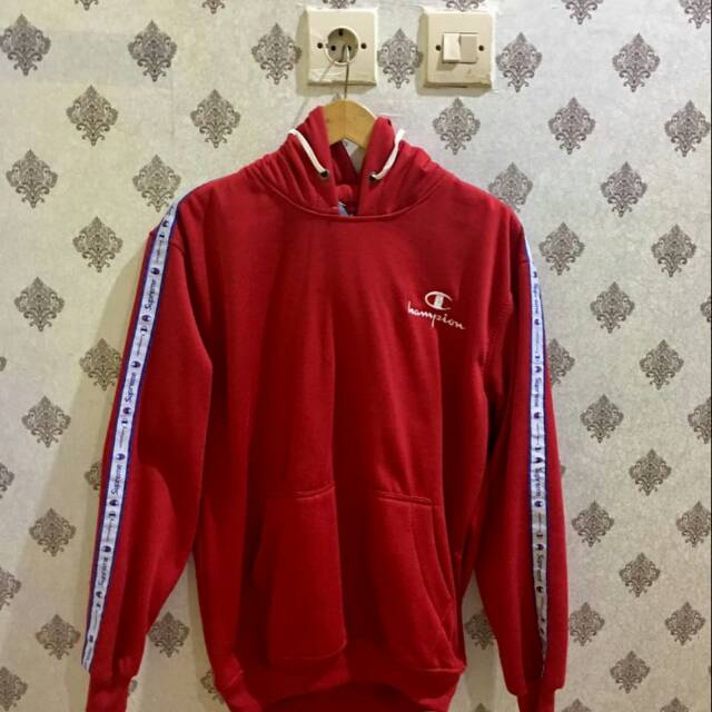 Jaket merah menyala