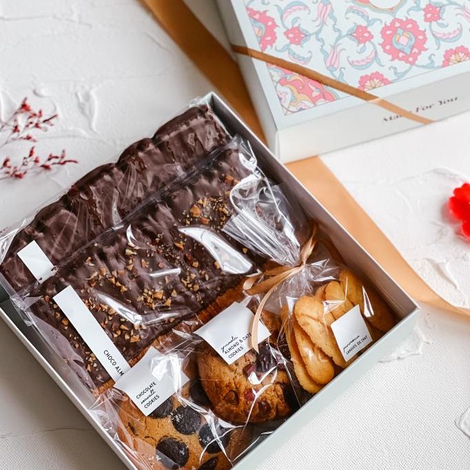 

Hampers Hagia - Assorted Cookies Kue Kering Ramadhan Idul Fitri Sarahasana_