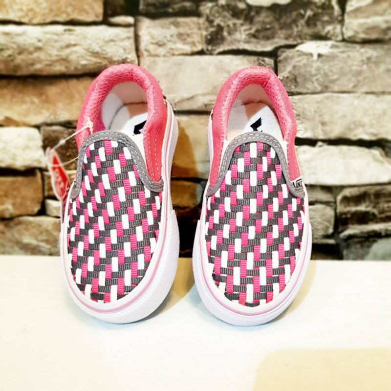 VANS SLIP ON SEPATU SNEAKERS ANAK PEREMPUAN CEWE UMUR 1 SAMPAI 6 TAHUN CASUAL DAN BERKUALITAS