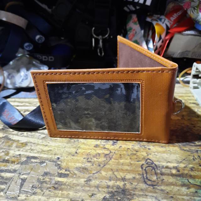 

Name tag kulit maknet 2 kartu