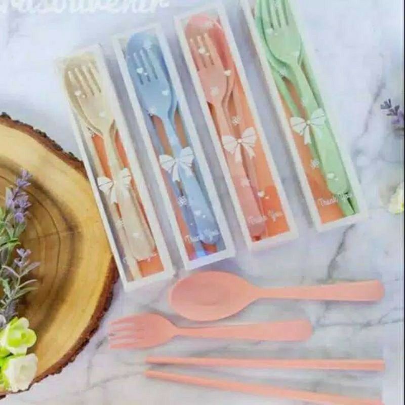 Souvenir Sendok garpu Jerami