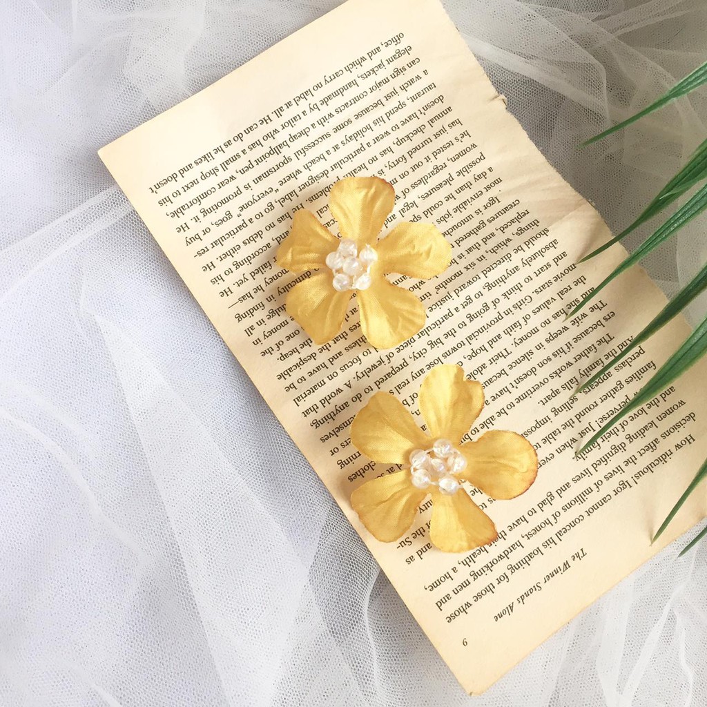 Anting Daisy Gold Korea Anting Wanita Anting Kebaya Anting Pesta Anting Tusuk Daisy