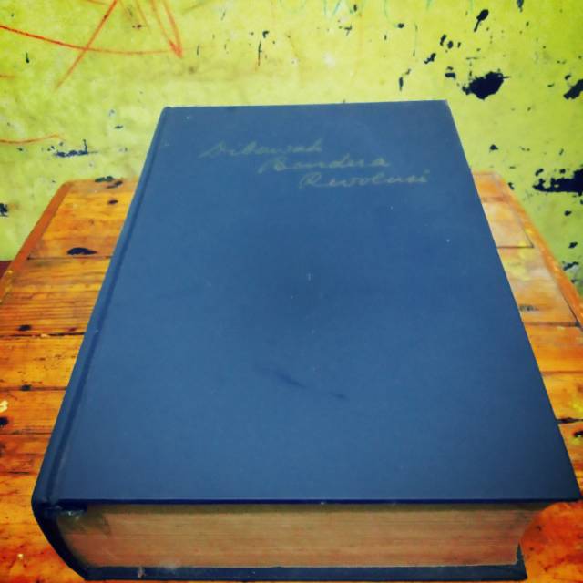 Buku di bawah bendera revolusi