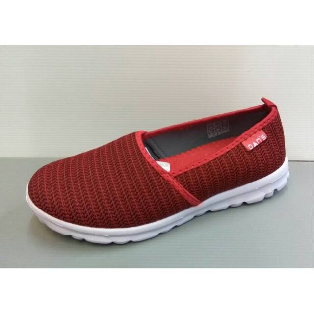 Sepatu slip on Dans