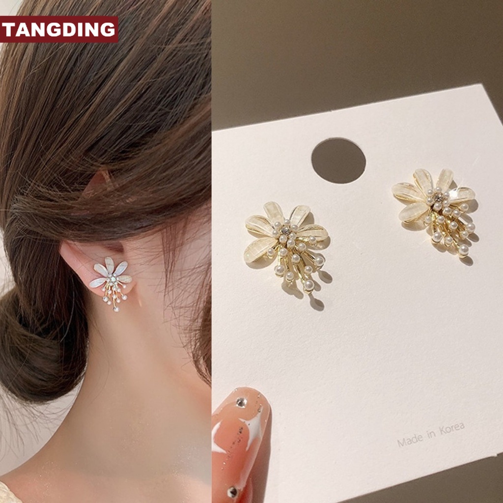 【COD Tangding】design Anting Tusuk Gantung Bentuk Bunga Aksen Mutiara Imitasi Untuk Wanita