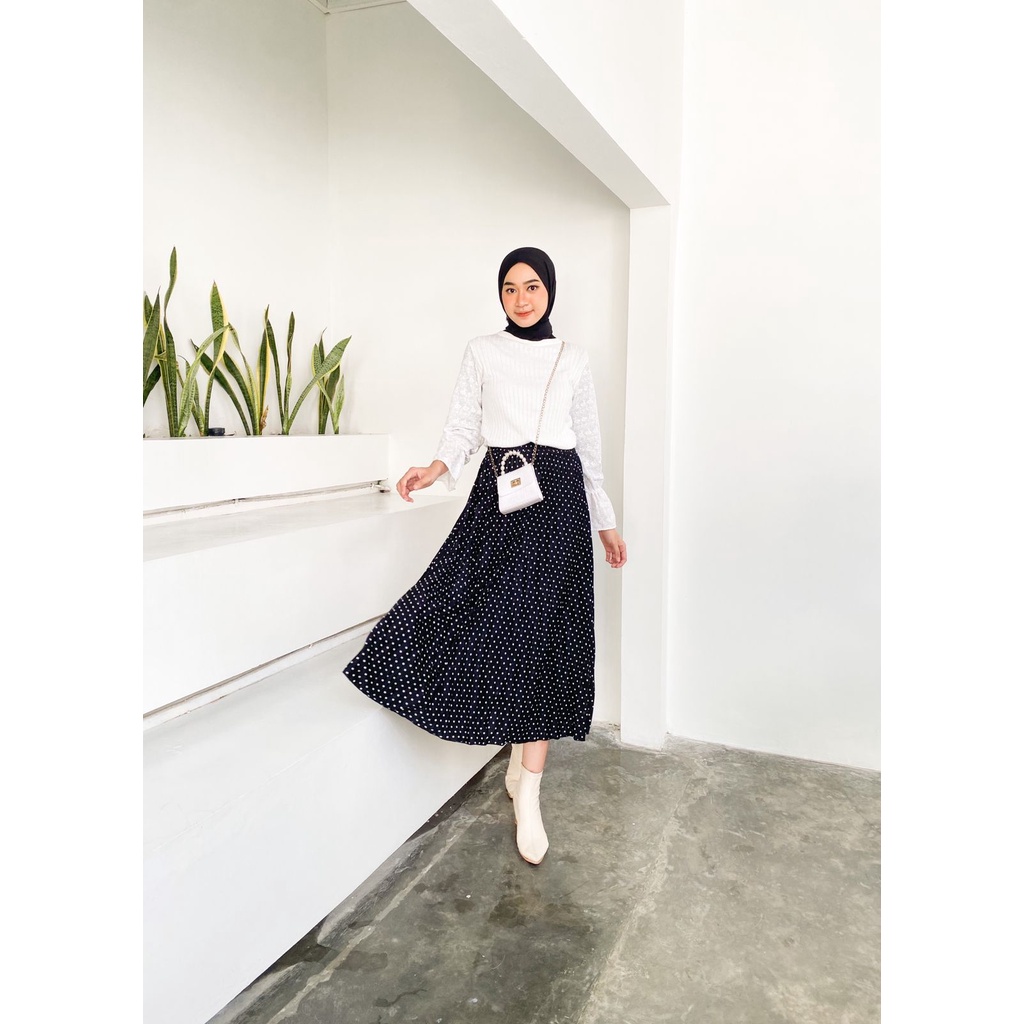 Ameera Rok Plisket Motif-Polka Black