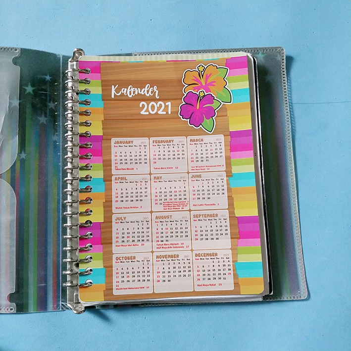 

KALENDER 2025 BINDER ORGANIZER WOODEN FLOWER BORDERS MURAH (Tahun bisa request)