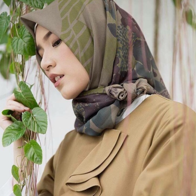 Preloved Jemima VGC with box bundling kivitz scarf