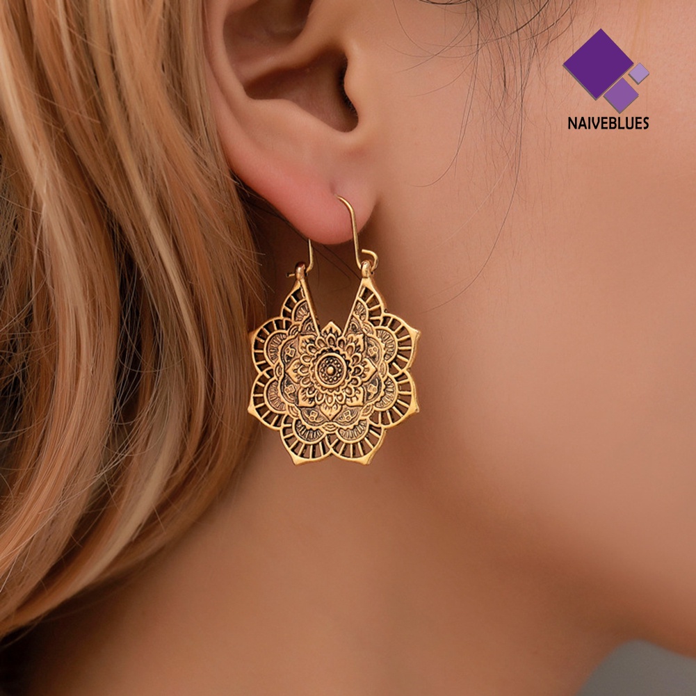 Anting Leverback Desain Ukiran Bunga Hollow Out Gaya Vintage Untuk Wanita