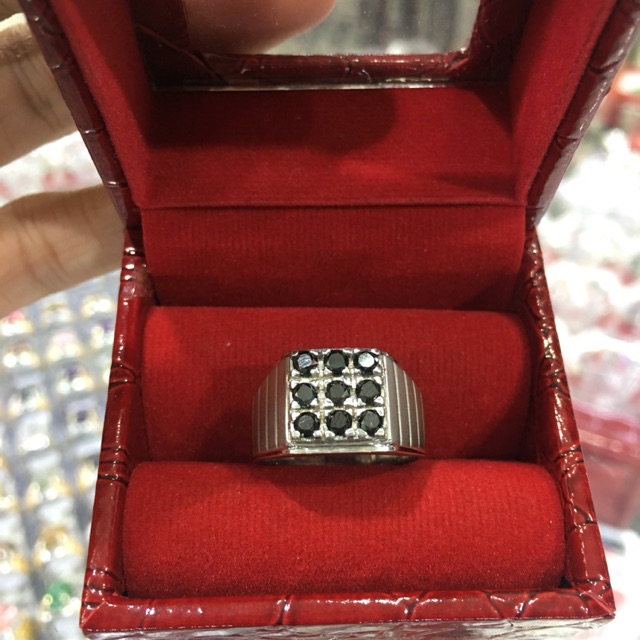 Cincin black diamond