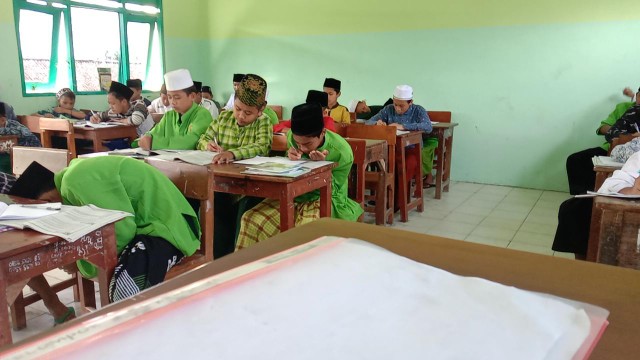 Gamis Pemda Tua Lis Batik, Gamis Rebonia