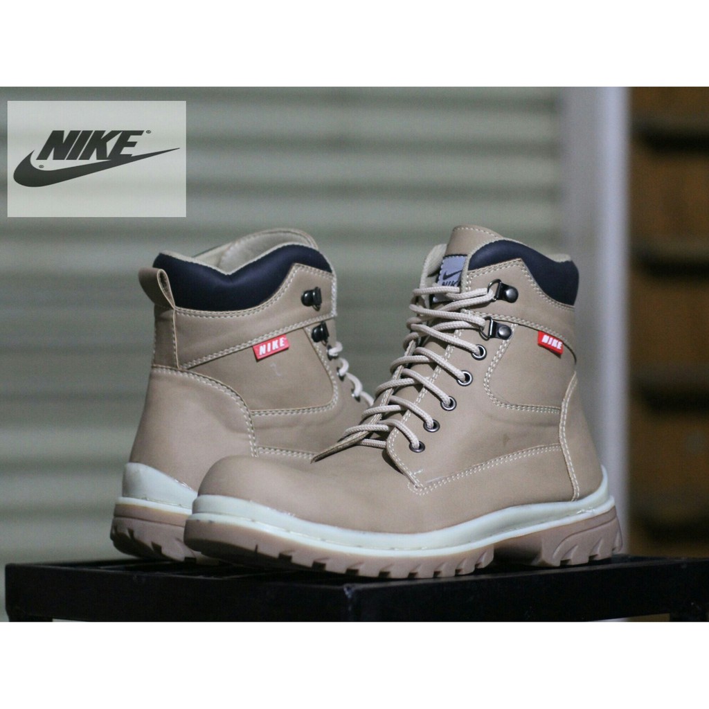 sepatu nike boots