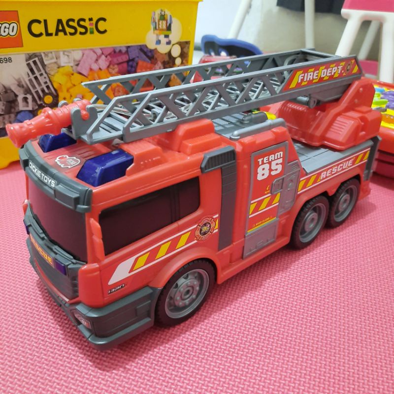 Preloved Dickie Toys Jumbo Fire Rescue Truck Mainan Mobil Truk Pemadam Kebakaran not ELC Bruder Daes