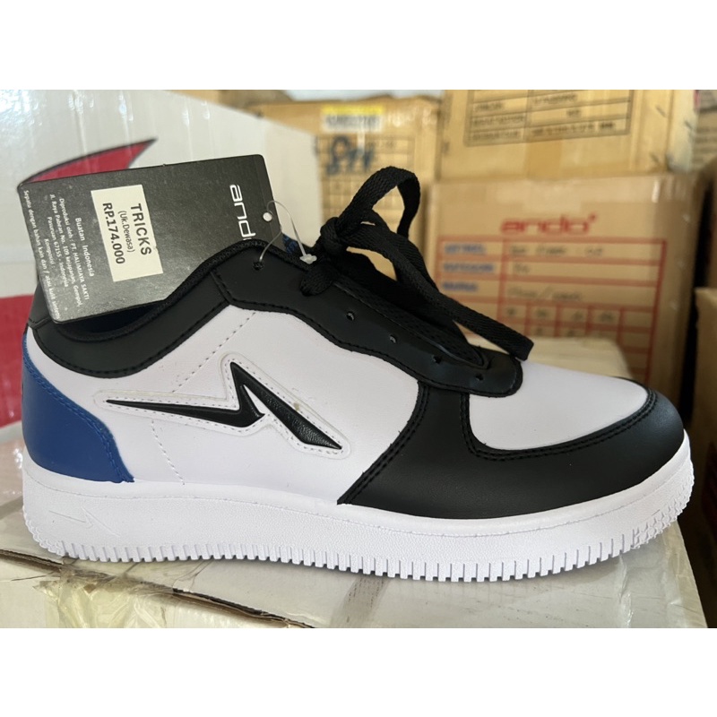 SNEAKERS ANDO TRICKS MAN