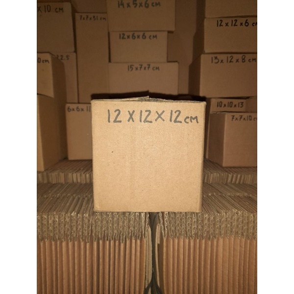 

Kardus 12x12x12 cm baru polos luar dalam