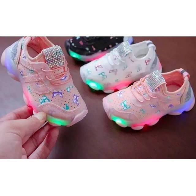 Sepatu led kupu-kupu
