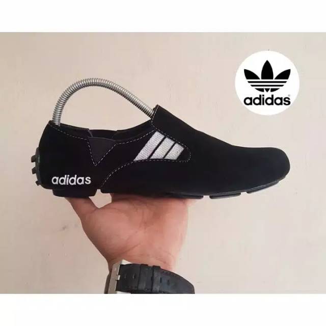 Sepatu slip on adidas pria