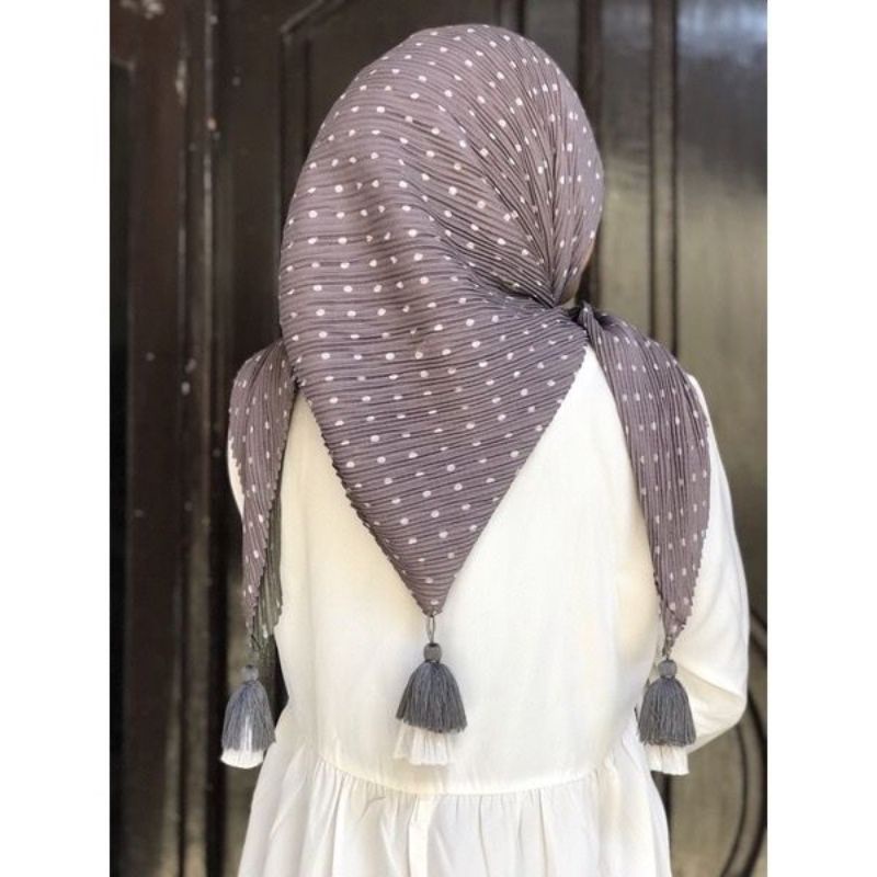 HIJAB SEGI EMPAT PLISKET POLKA
