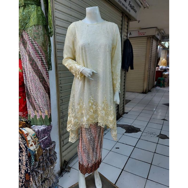 stelan kebaya waka tile kebaya brokat tile kebaya wisuda kebaya pesta kebaya mewah Kebaya modern