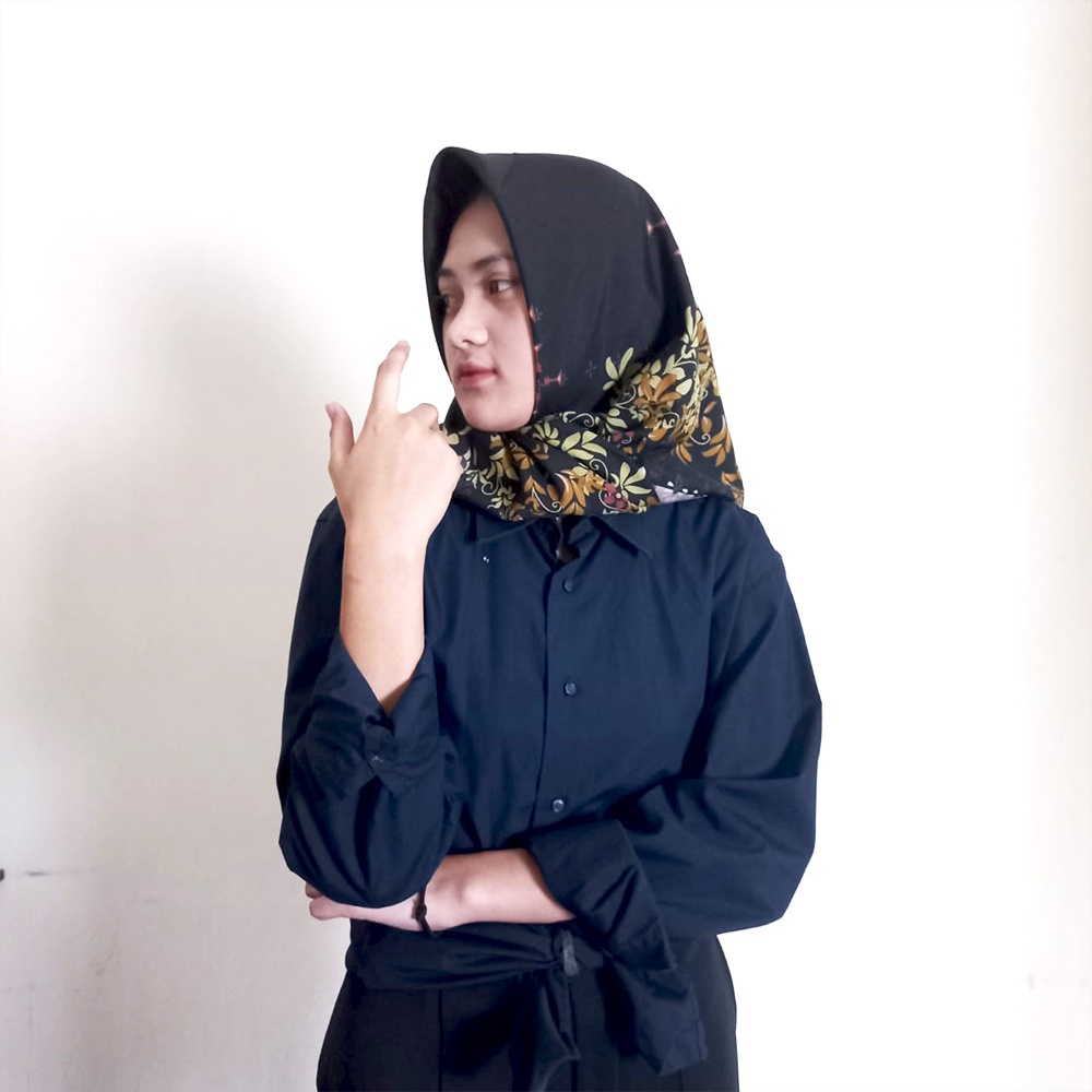 Hijab muslimah segi empat deenay motif zaryta