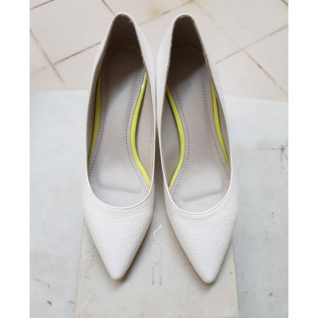 Sepatu Putih VNC