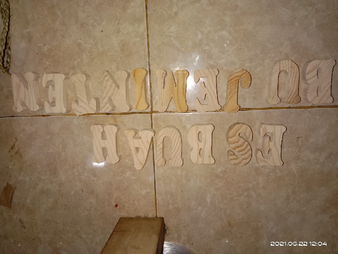 Huruf  Kayu Tinggi 6,5cm Tebal 1,5cm