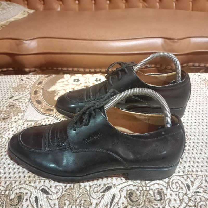 sepatu second import. sepatu pantofel kulit bekas preloved size 40/41