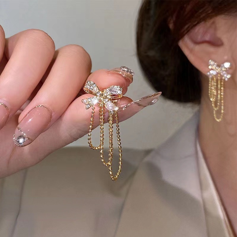 Anting Tusuk Gantung Temperament Desain Pita + Mutiara + Berlian Gaya Trendy Untuk Wanita