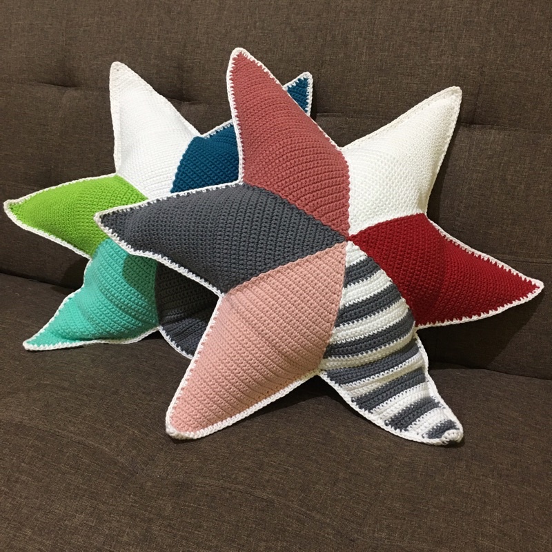 Bantal Rajut Bintang