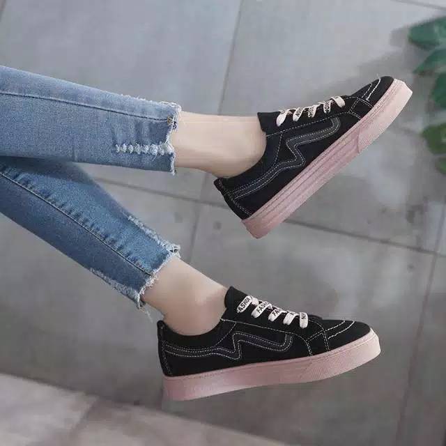 Sepatu Sneakers Kanvas Wanita Casual Import Sport Shoes Original Hitam Putih Onlinemall (8805)-4