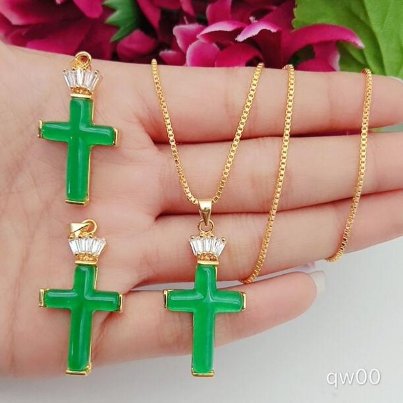 kalung liontin salib hijau giok terlaris dan anggun