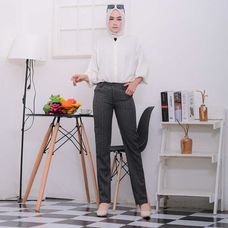 Celana kerja wanita / Celana formal wanita / celana bahan kain wanita model salur reguler slimfit te