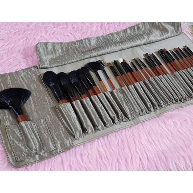 KUAS SET DOMPET ISI 26 UTK MAKE UP ARTIS/KUAS SET DOMPET isi 26 PREMIUM