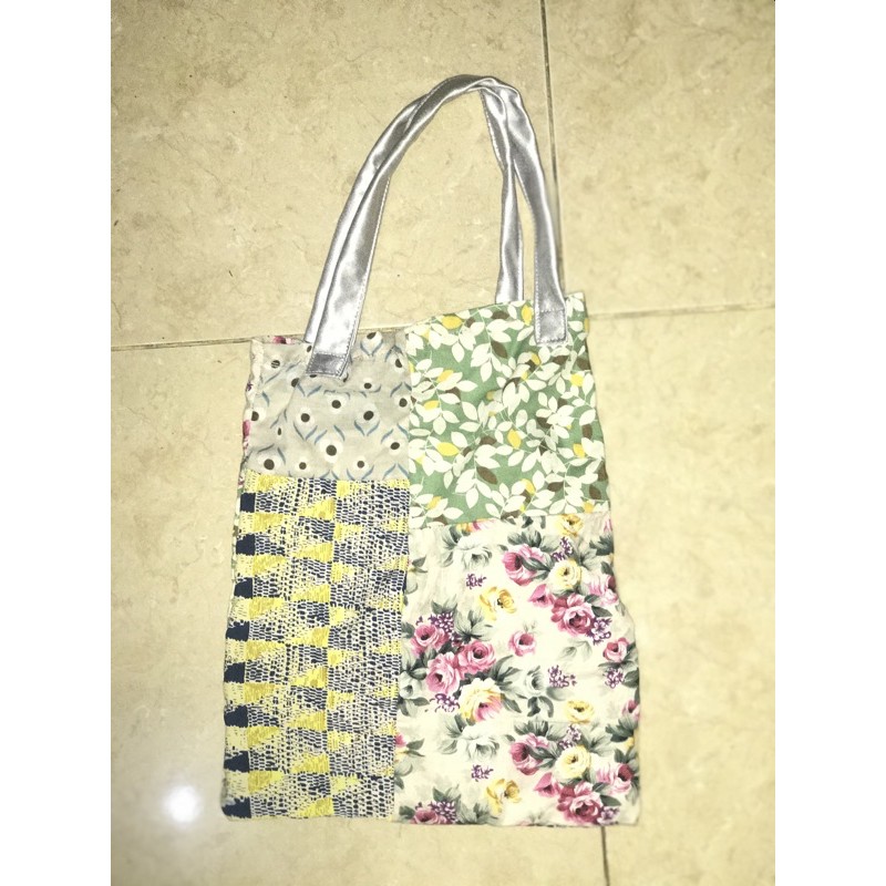 Totebag dari Kain Perca ( Handmade )