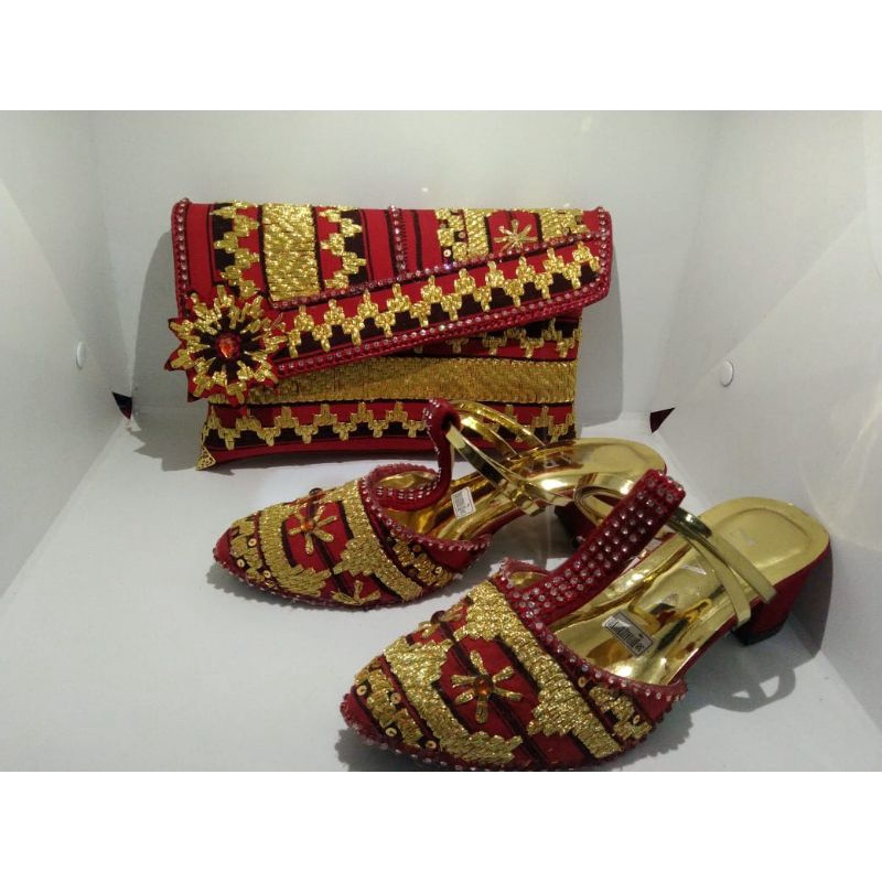 

Set Sendal & Clutch M Tapis Lampung