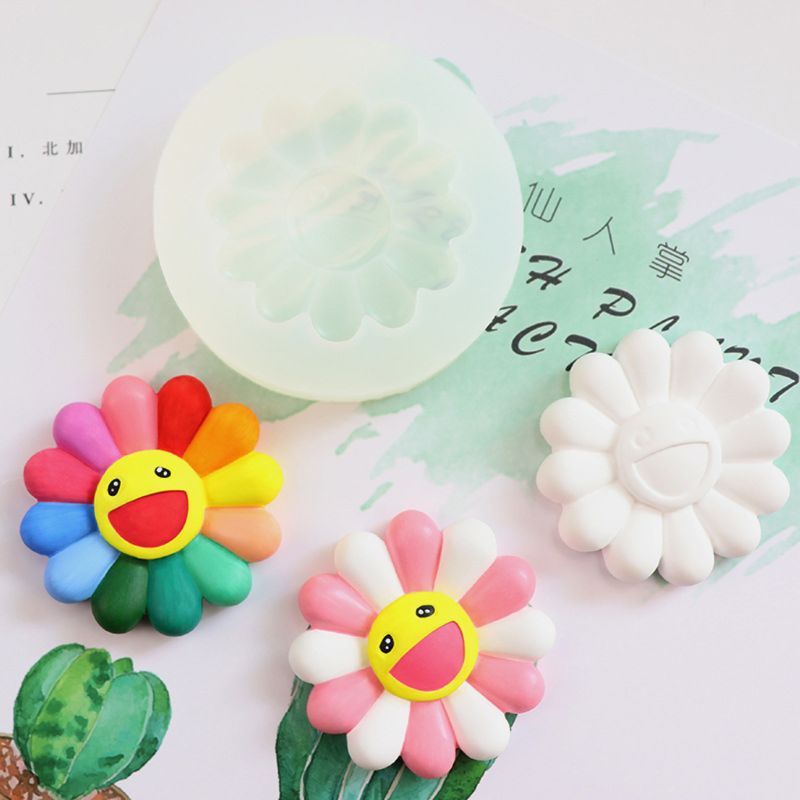 SIY  Cute Smile Sunflower Pendant Resin Mold Car Perfume Clip Jewelry Making Tools