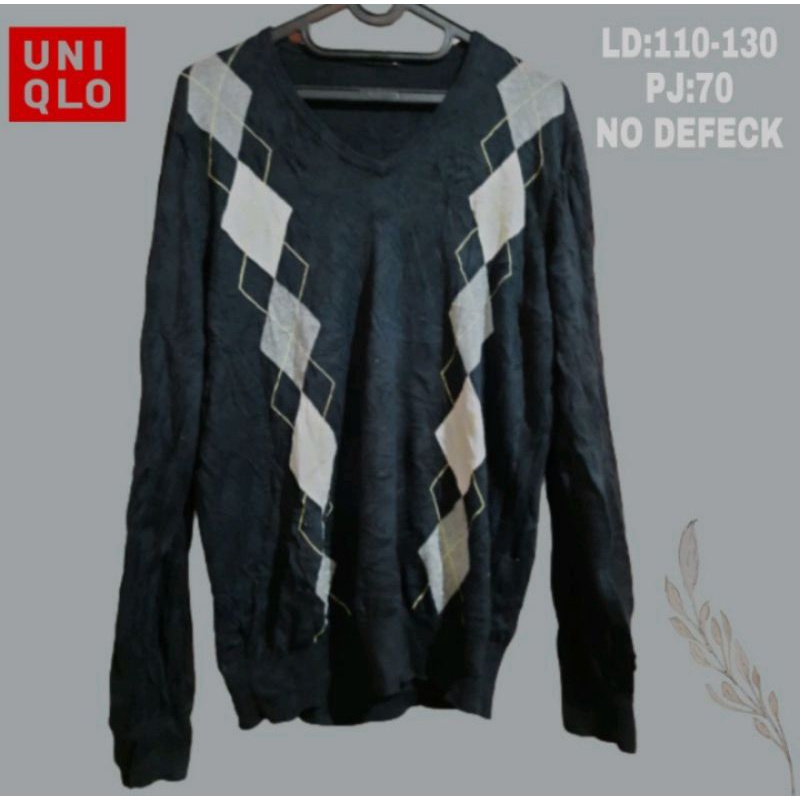 SWEATER KETUPAT  UNIQLO
