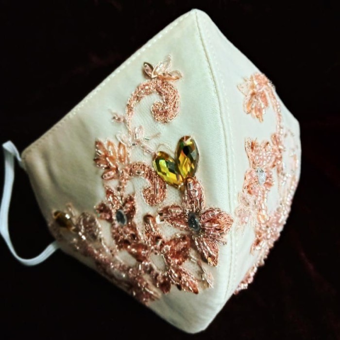 Masker Kain Motif Bunga dengan Manik2 - 3ply dengan Filter SpunBond (Earloop/Headloop)