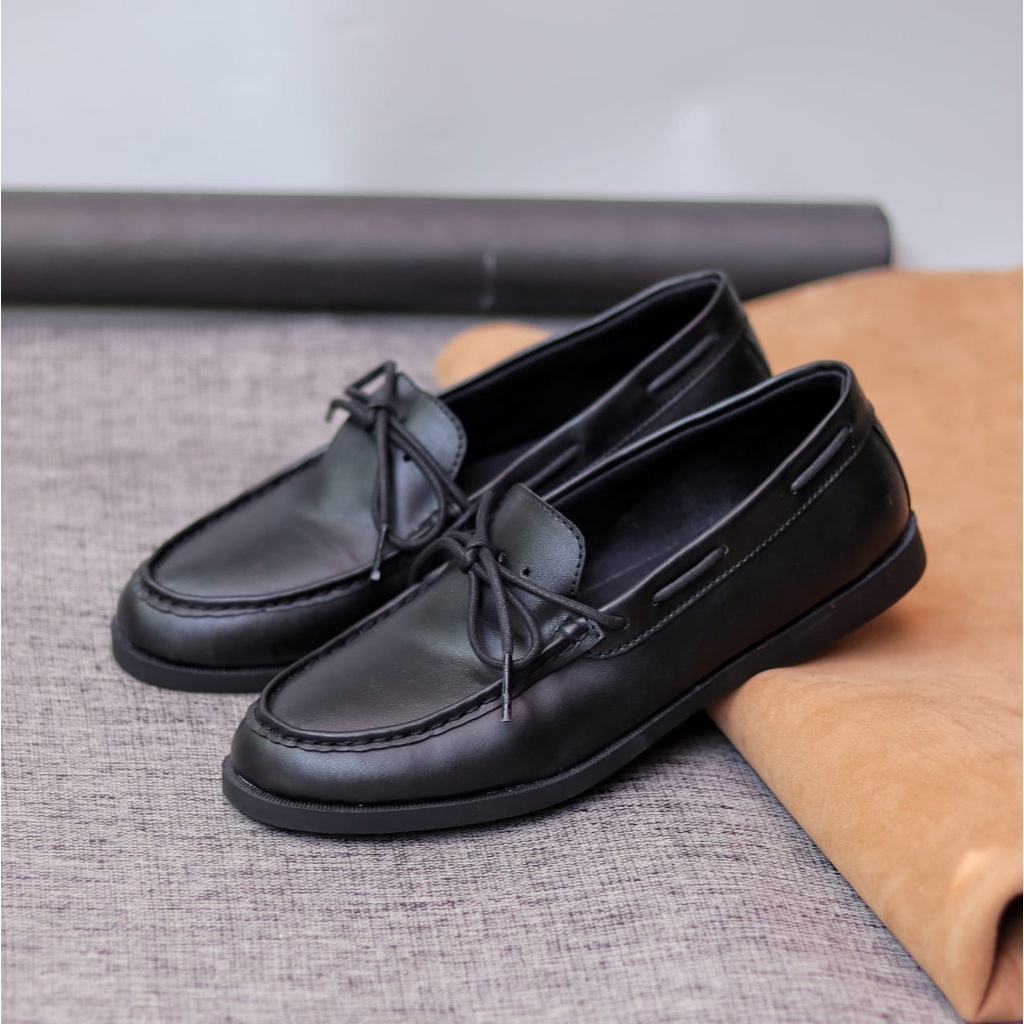 MOLK Sepatu Kasual Slip On Pria Hitam Tali Kulit Sintetik Semi Formal Pantofel Kerja Kantor Kuliah