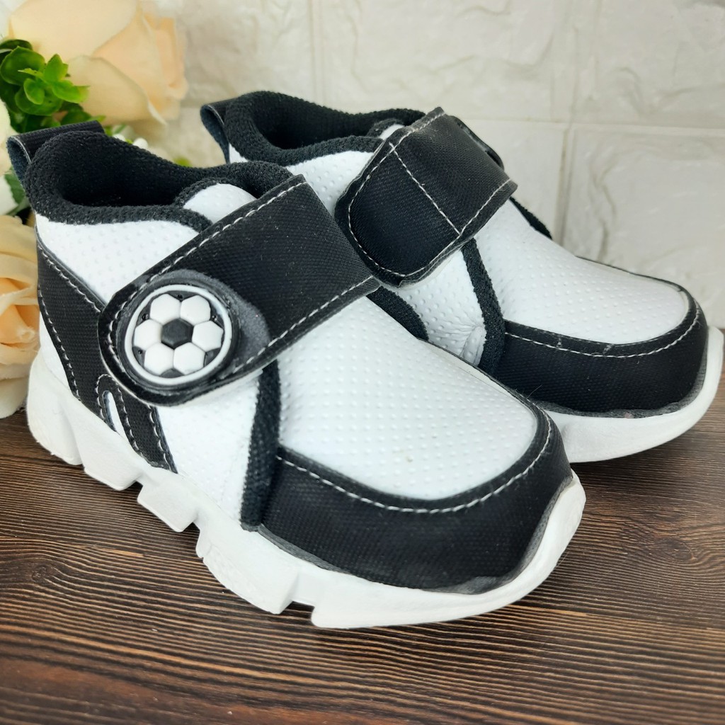 [TAMAN SEPATUKU] SEPATU TRENDY MURAH SNEAKER BOLA ANAK LAKI-LAKI USIA 1-3 TAHUN CAX15