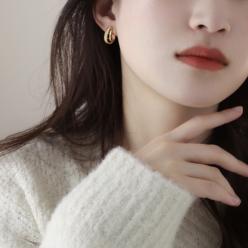 Kerajinan Minyak Tetes Putih Tiga Baris Anting Berbentuk C Untuk Wanita Korea vintage Aksesoris Telinga