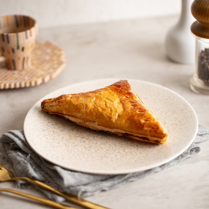 

Pastry Box - Tuna Puff - 6 Pcs