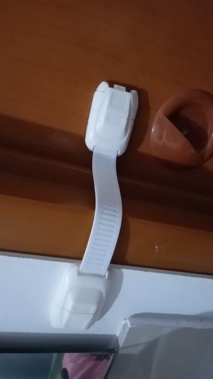 Sabuk Pengunci Pintu Lemari / Kulkas Dgn Model Dapat Disesuaikan Original